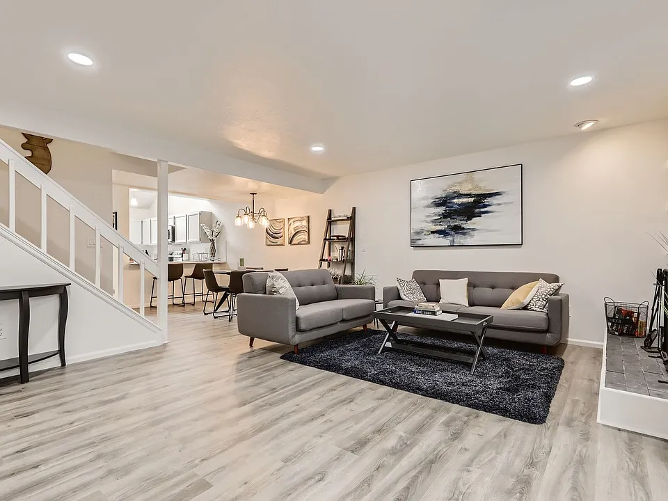 3117 Bell Dr