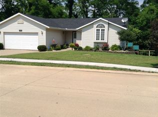 808 Rebecca Ln, Carbon Cliff, IL 61239
