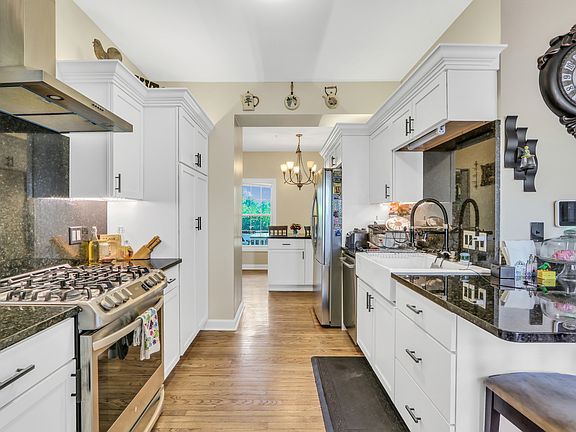 4th image of 5721 Landcaster Cir