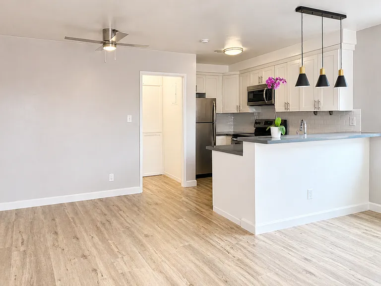 21111 Wood Ave — Photo 12