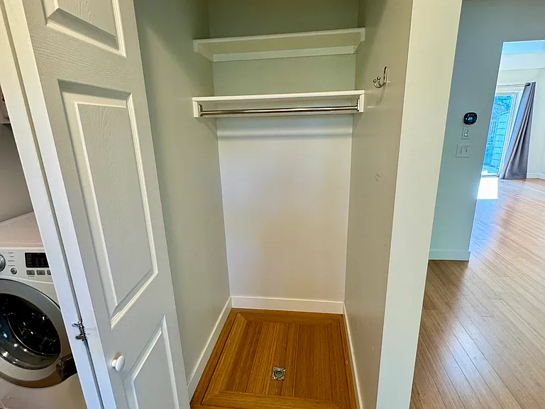 106 E College St — Photo 33