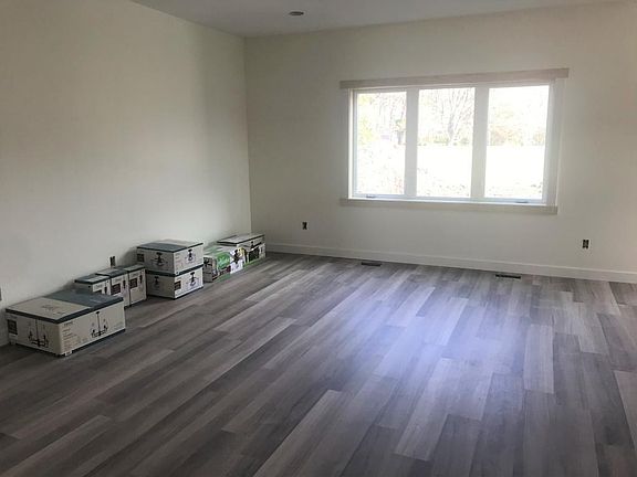 5th image of 1790 Country Creek Ln NE