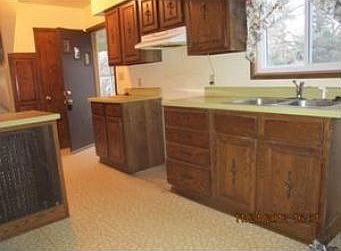 4th image of 695 Cottage Ave E