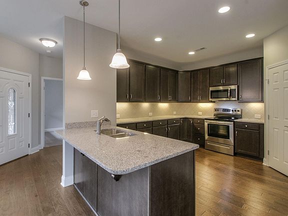 4th image of 214 Glennister Ct Lot 32