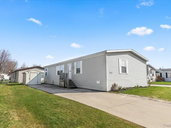 23113 Egnew Dr, Clinton Township, MI 48036
