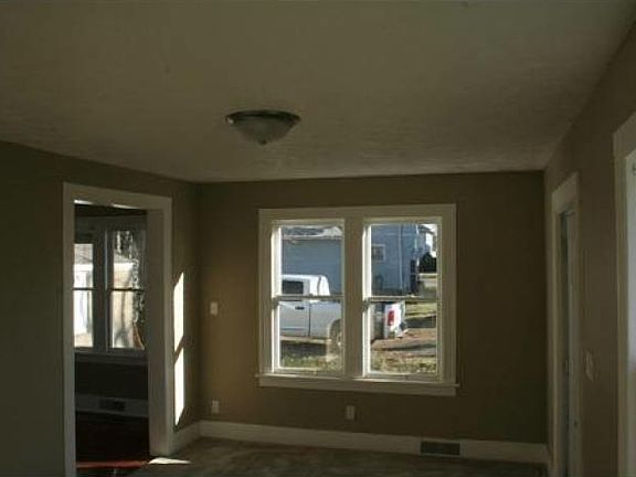 5th image of 2115 Vine St