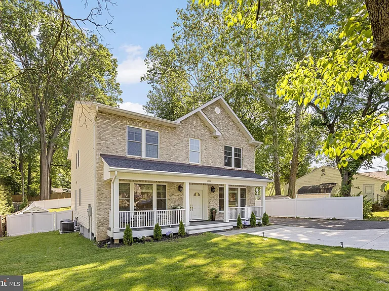 3925 Ashwood Pl — Photo 4