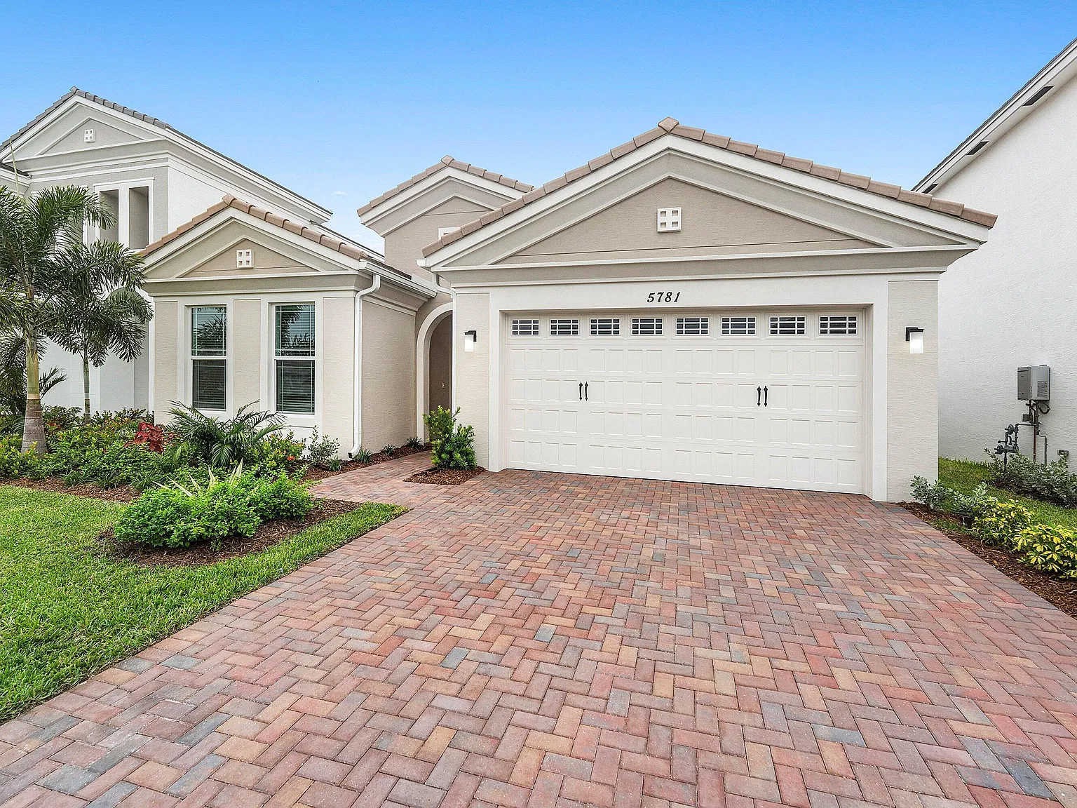 3 bed, 2.0 bath, 1800 sqft, $3,300 — Photo 3