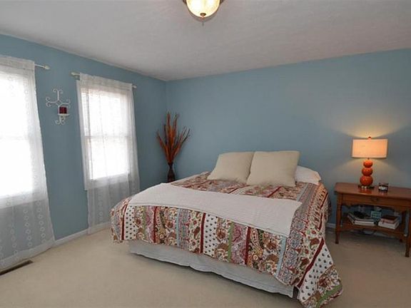 5th image of 3902 Southampton Dr