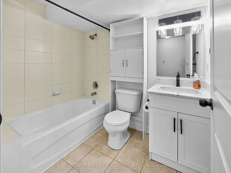 2823 Saint Clair Ave E #LOWER — Photo 17