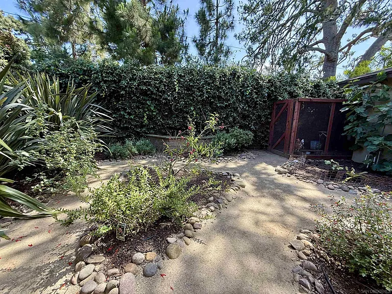 4221 Hill St — Photo 35