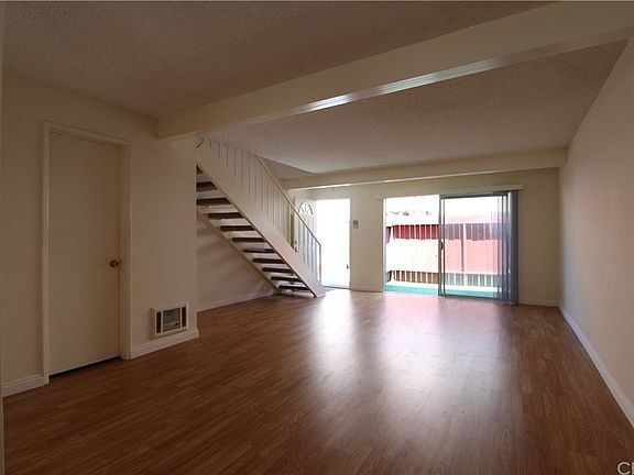 3rd image of 719 N Eucalyptus Ave APT 14B