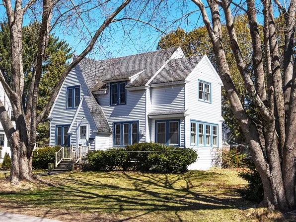 29 Chestnut Street, Rockland, ME 04841