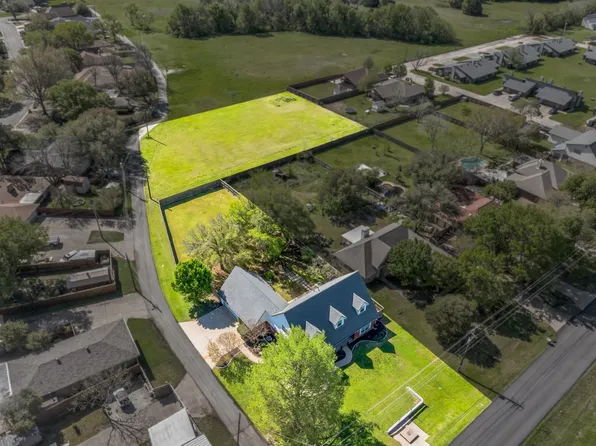 308 Lovers Ln, Terrell, TX 75160