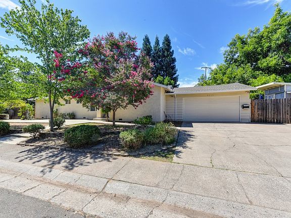 3rd image of 8220 Deseret Ave