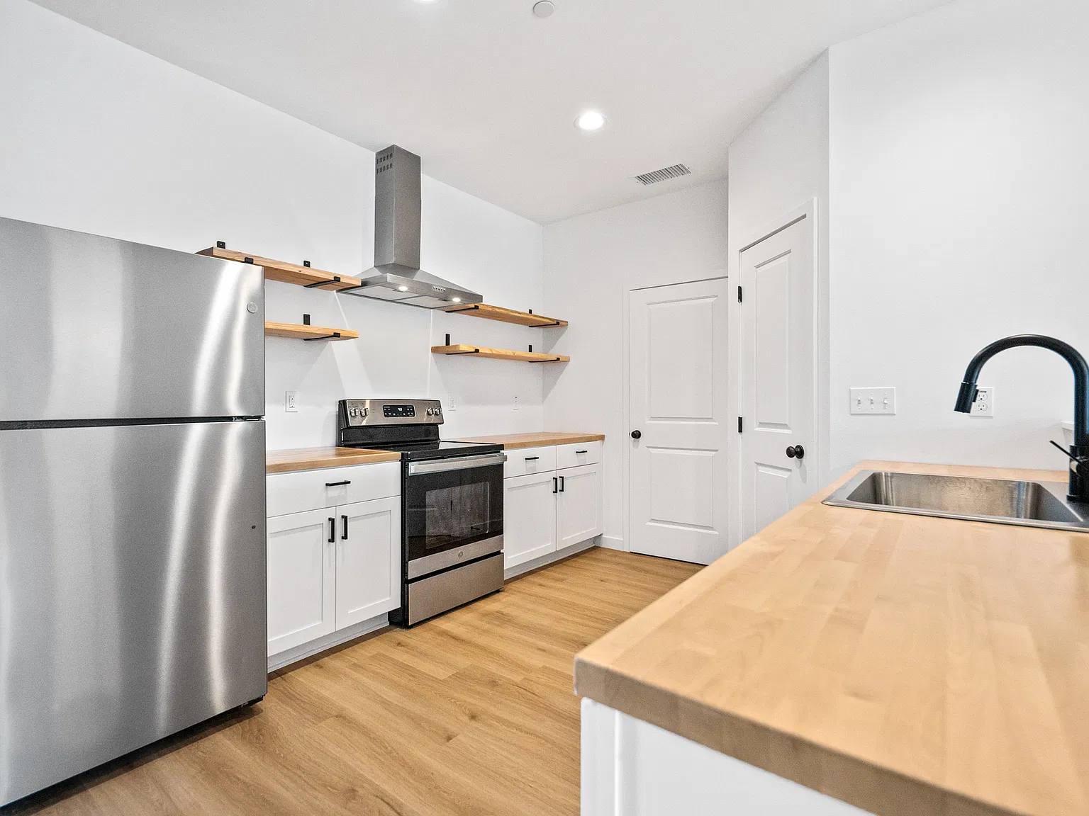 4 bed, 1450 sqft, $2,650 — Photo 1