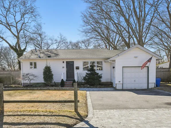 35 Pueblo Court, Sayville, NY 11782