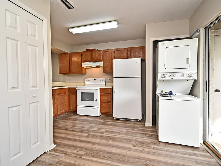 144 Reserve Cir #112 — Photo 11