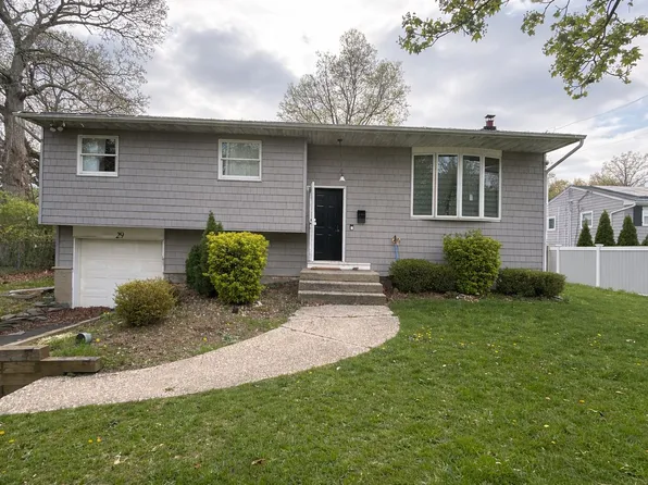 29 Fiore Ct #1, Saint James, NY 11780