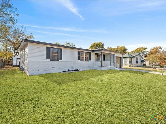 3rd image of 809 Cove Ave
