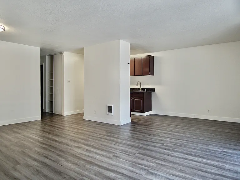 410 Auburn Way #1 — Photo 3