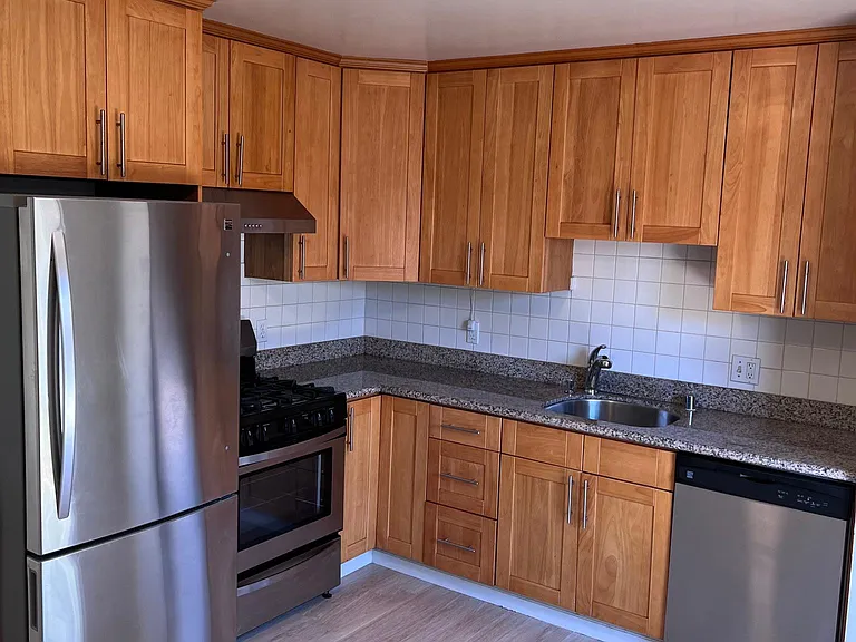 473 W Sunset Blvd — Photo 2