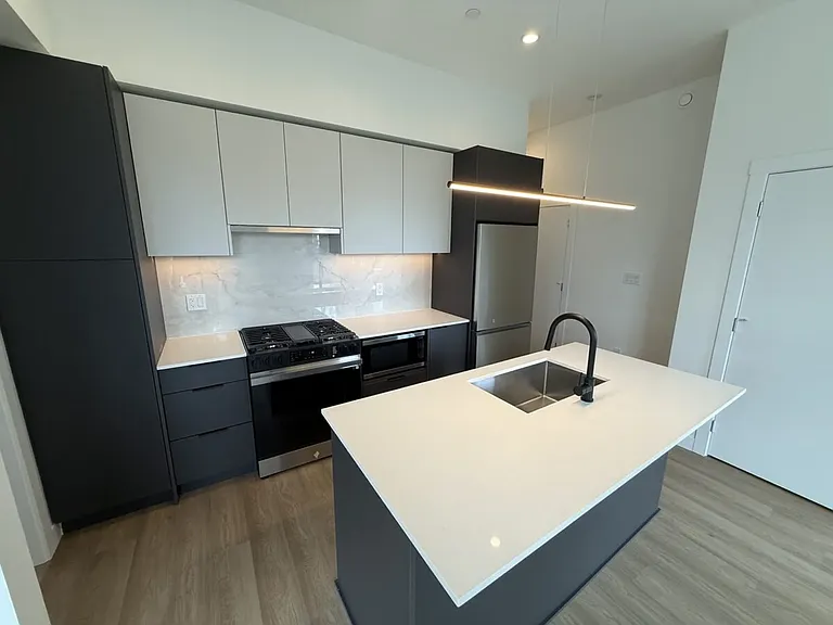 7728 119a St #607 — Photo 37