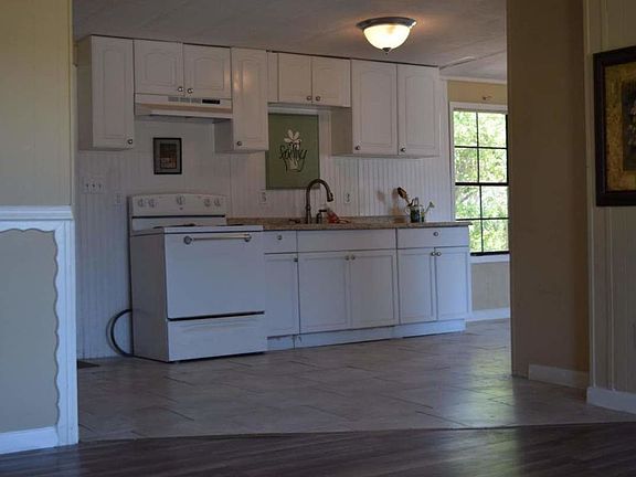 4th image of 402 Laurie Ave