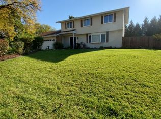 430 Shagbark Ln, Lindenhurst, IL 60046