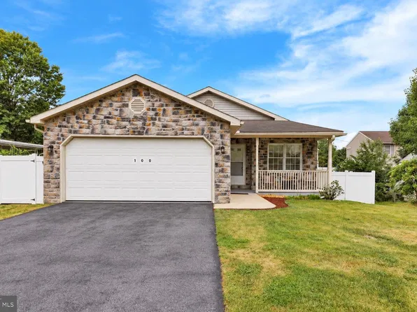 100 N Robeson St, Robesonia, PA 19551