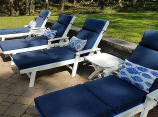 27 Greenleaf Dr, Huntington, NY 11743