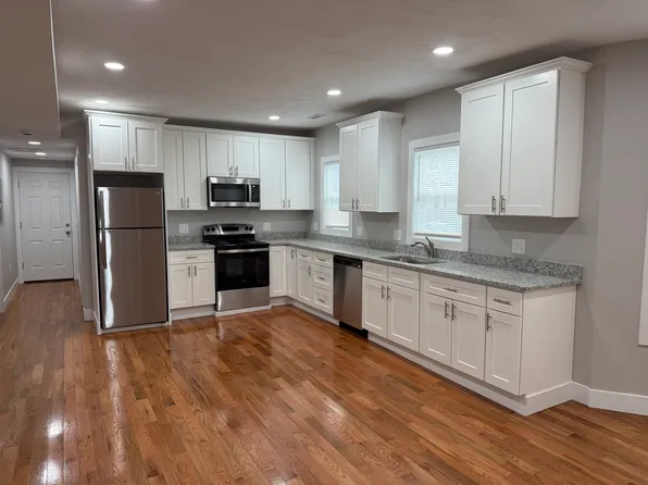 66 Waverly St APT 3, Worcester, MA 01604