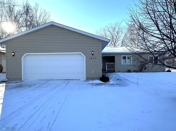 1433 16th Ave E, West Fargo, ND 58078