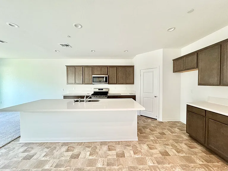 8477 Anthony St — Photo 2