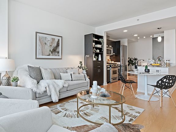 4th image of 300 Berry St Unit 703
