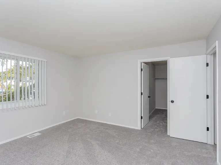 Coventry Court West Apartments — Photo 140