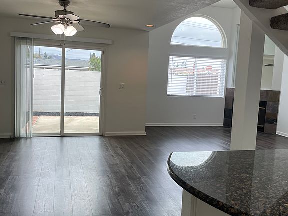 Entry level dining / living room