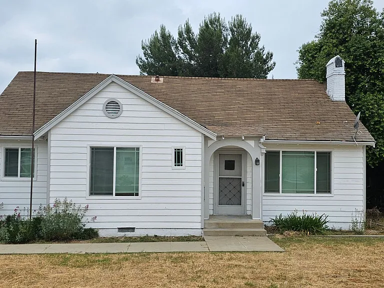 3368 Strong St — Photo 1