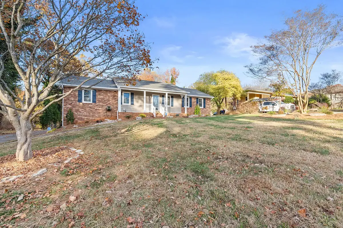 Building Photo - 5055 Eastwin Dr