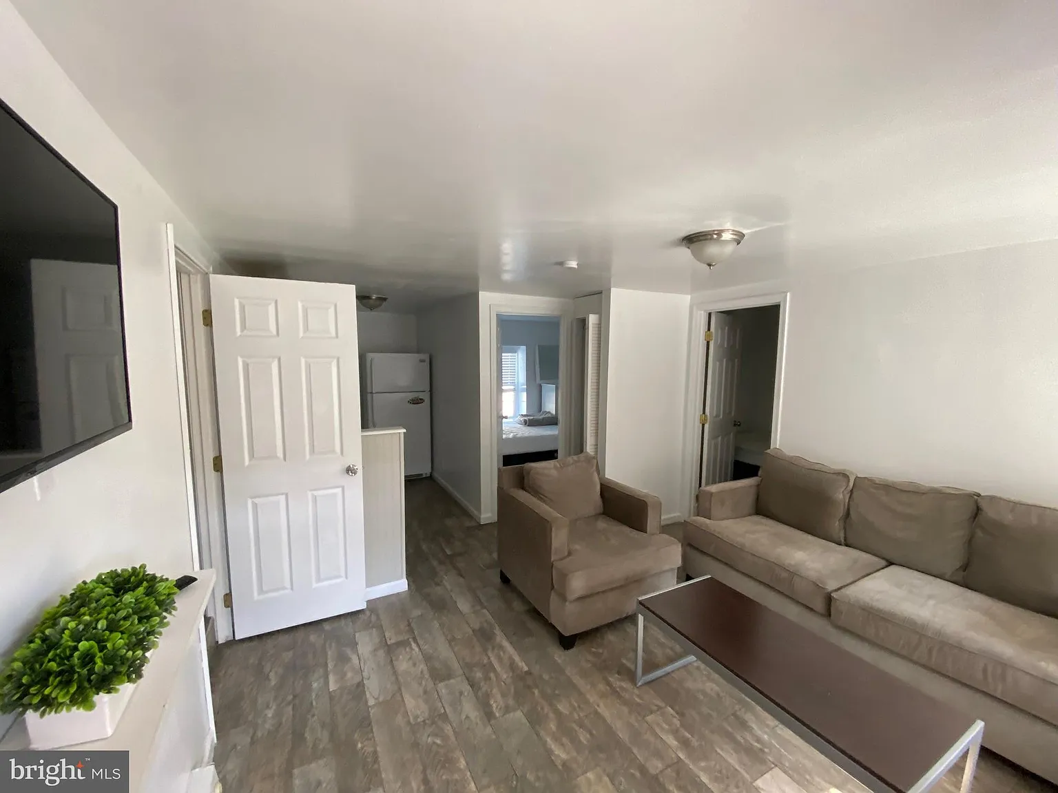 3 bed, 1.0 bath, 1000 sqft, $1,200 — Photo 4
