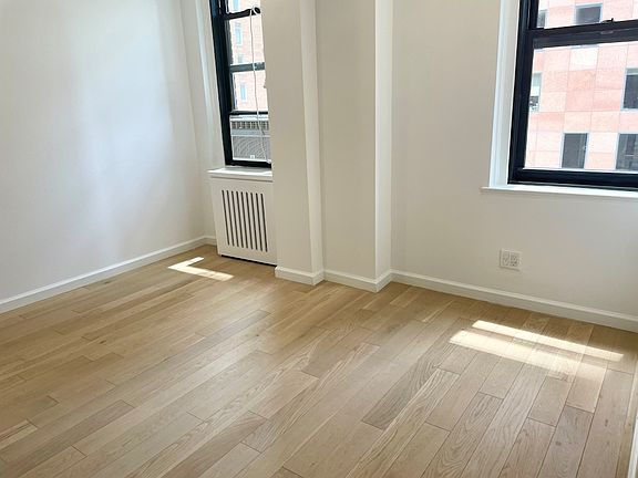 4th image of 160 E 48th St #9QQ