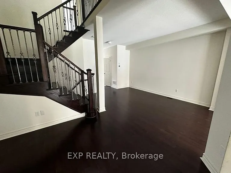 647 Krawchuk Cres — Photo 3
