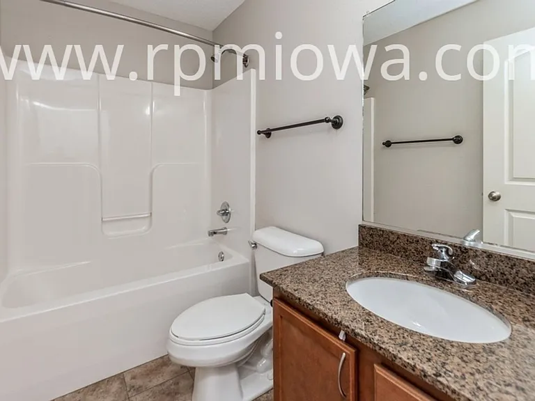 5016 NE Innsbruck Dr — Photo 5