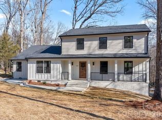 2011 E Barden Rd, Charlotte, NC 28226