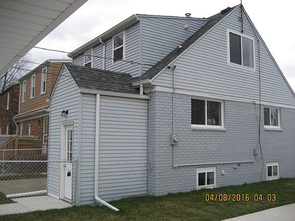 2nd image of 1568 Dee St