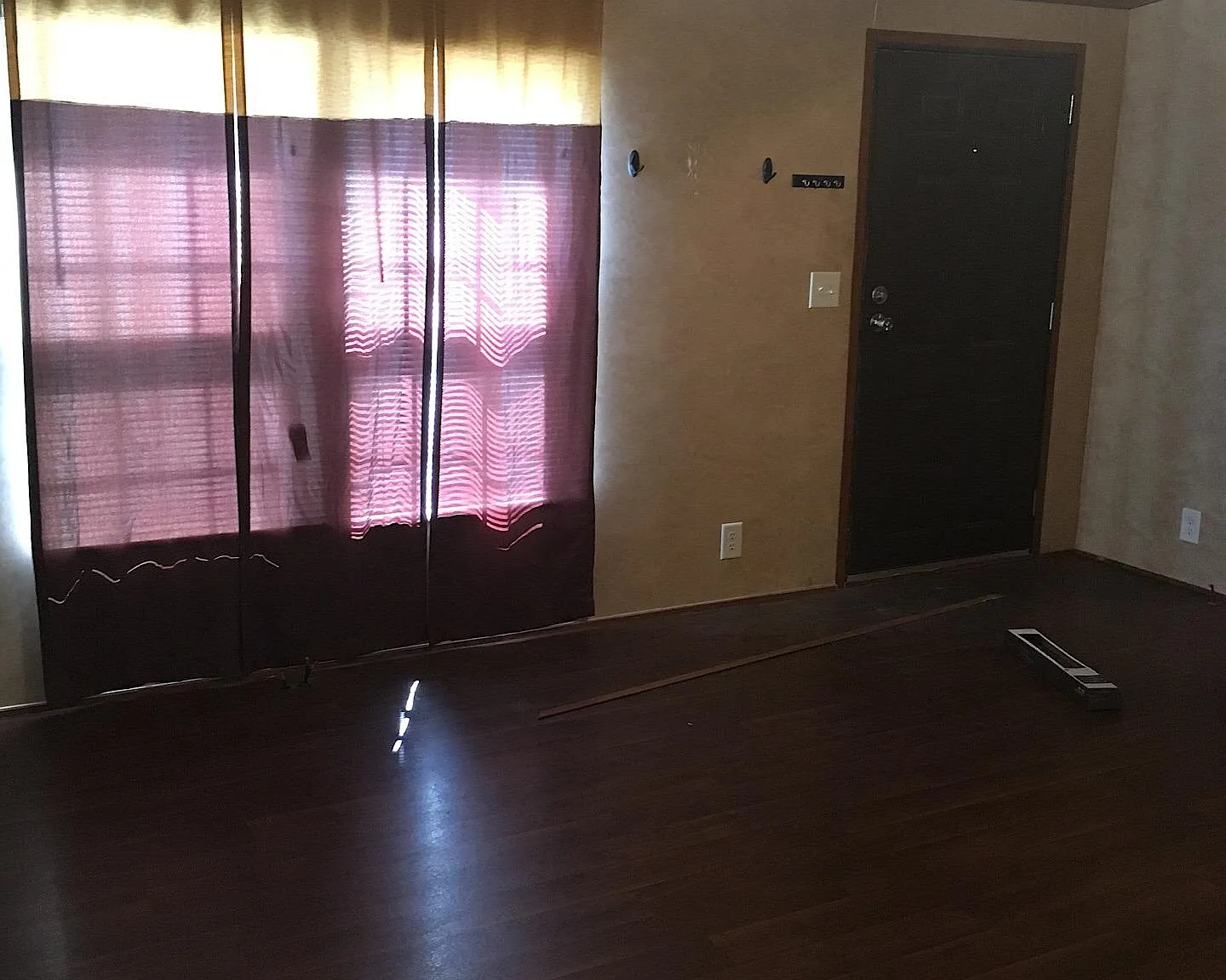 135 Elaine Dr — Photo 3