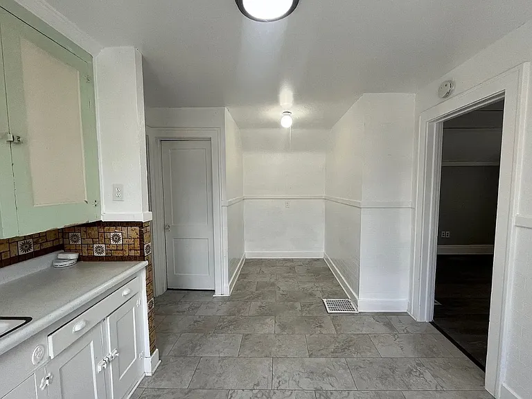 2858 McKoon Ave #2 — Photo 5