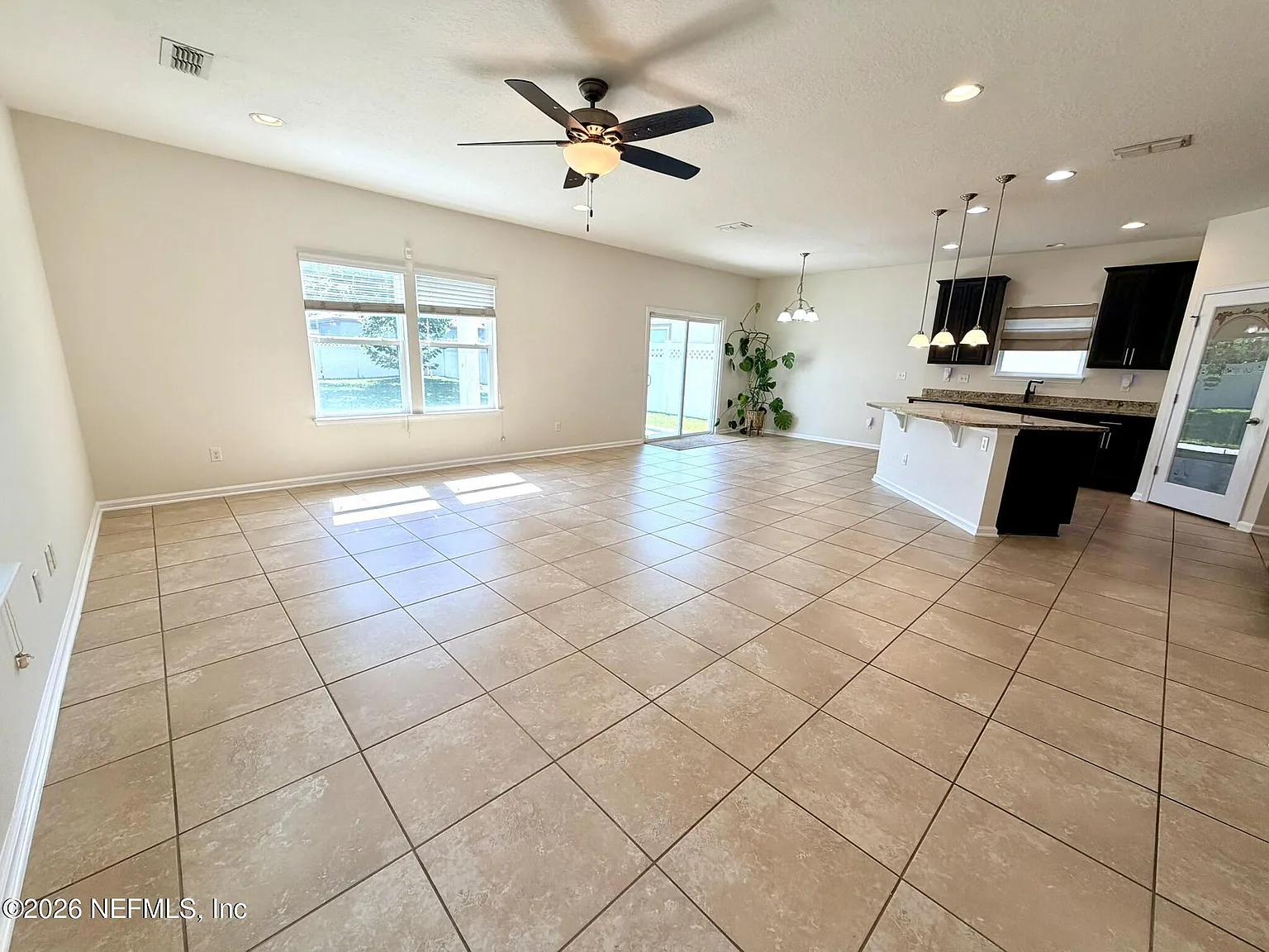4 bed, 2.5 bath, 1999 sqft, $2,495 — Photo 4