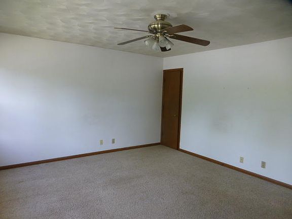 5th image of 215 W Florence Ave