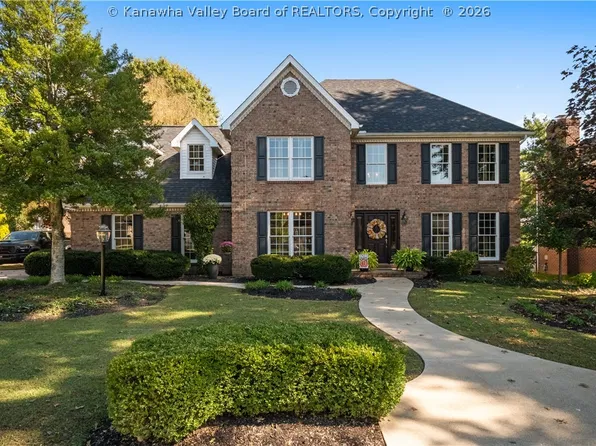 132 Willowood Cir, Hurricane, WV 25526